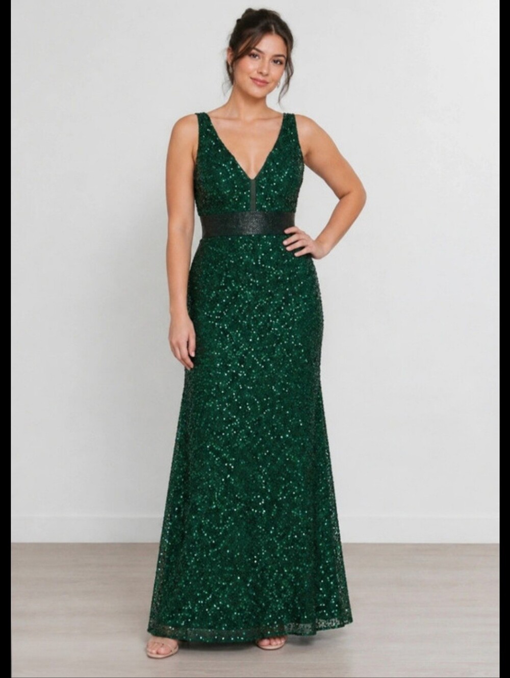 Mac Duggal 4930 Forest Green Sequin Beaded V-Neck Gown NWT Sz 12 Fits Like Sz 16